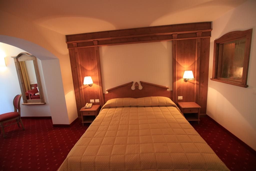 Hotel Fanes Suite & Spa Moena Quarto foto